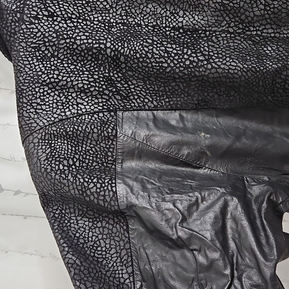 COMINT VINTAGE LEATHER JACKET/ COAT BLACK ANIMAL PRINT DETAIL SIZE MEDIUM - Picture 8 of 8